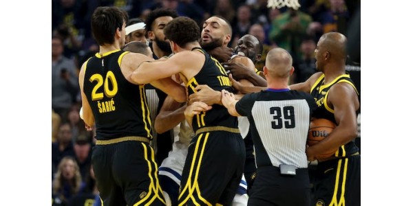 Taistelukohtaus puhkeaa Golden State Warriors - Minnesota Timberwolves -ottelussa